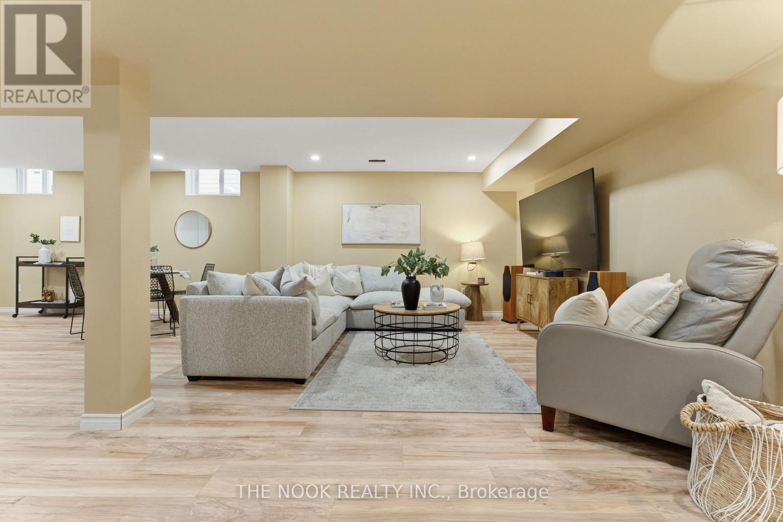 89 Goodall Court, Centre Wellington (Fergus), ON - Indoor Photo Showing Living Room