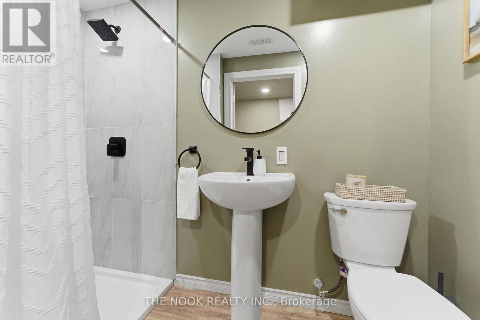 89 Goodall Court, Centre Wellington (Fergus), ON - Indoor Photo Showing Bathroom