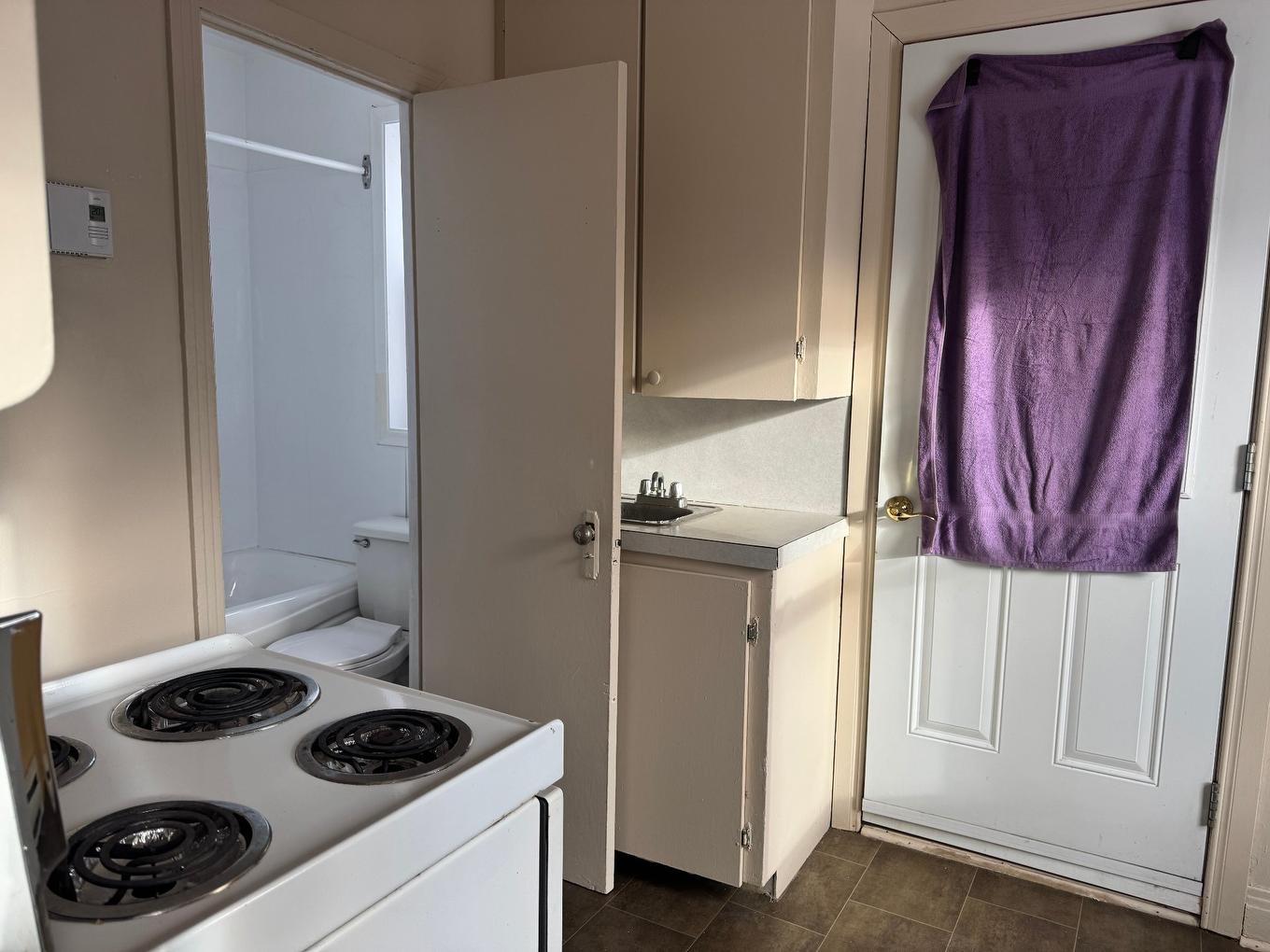 Dwelling - 97 - 99 Rue Monseigneur-Tessier O., Rouyn-Noranda, QC - Indoor Photo Showing Kitchen