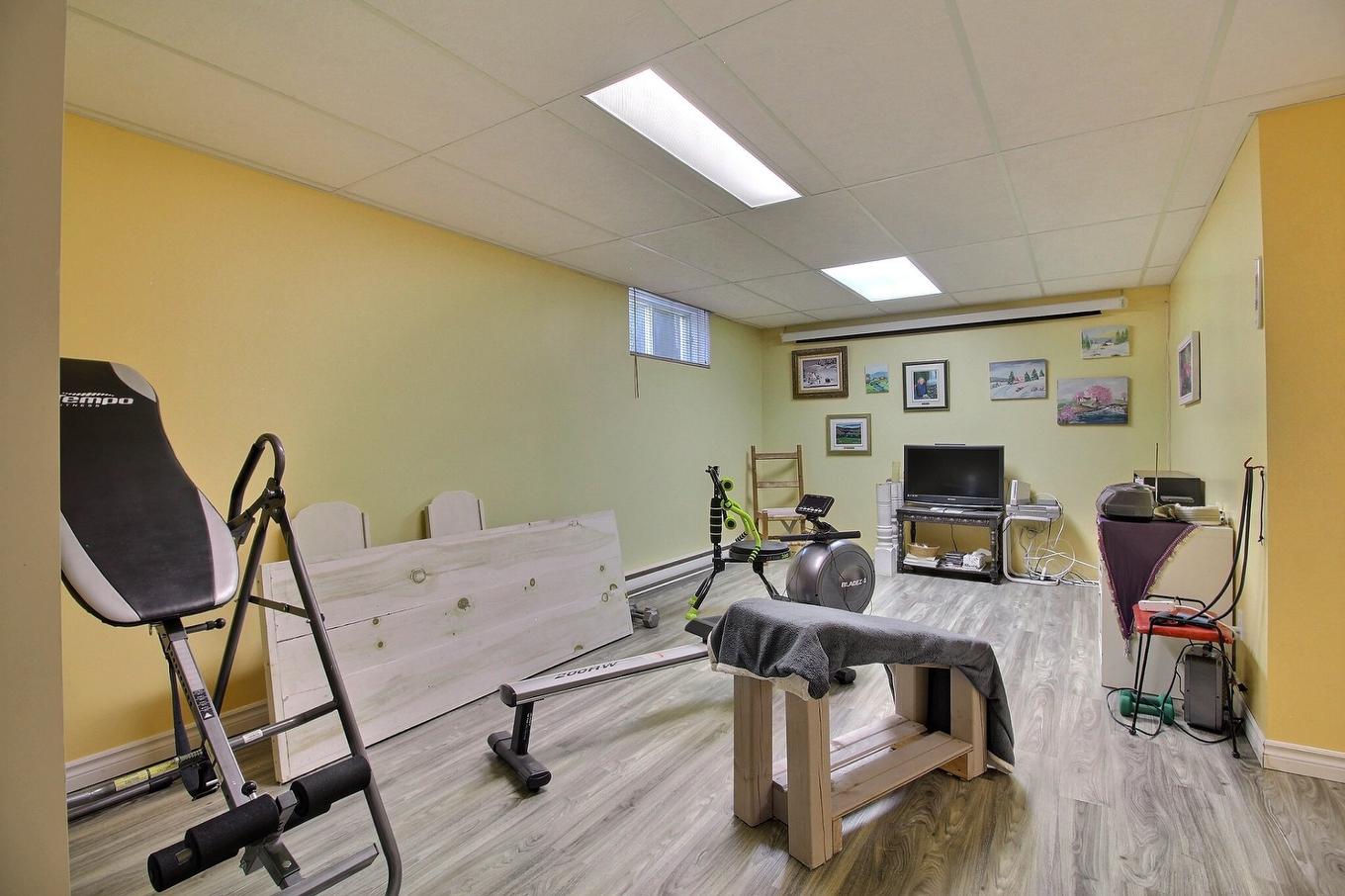 Salle familiale - 6246 Rue Florent, Sherbrooke (Brompton/Rock Forest/Saint-Élie/Deauville), QC - Indoor Photo Showing Basement