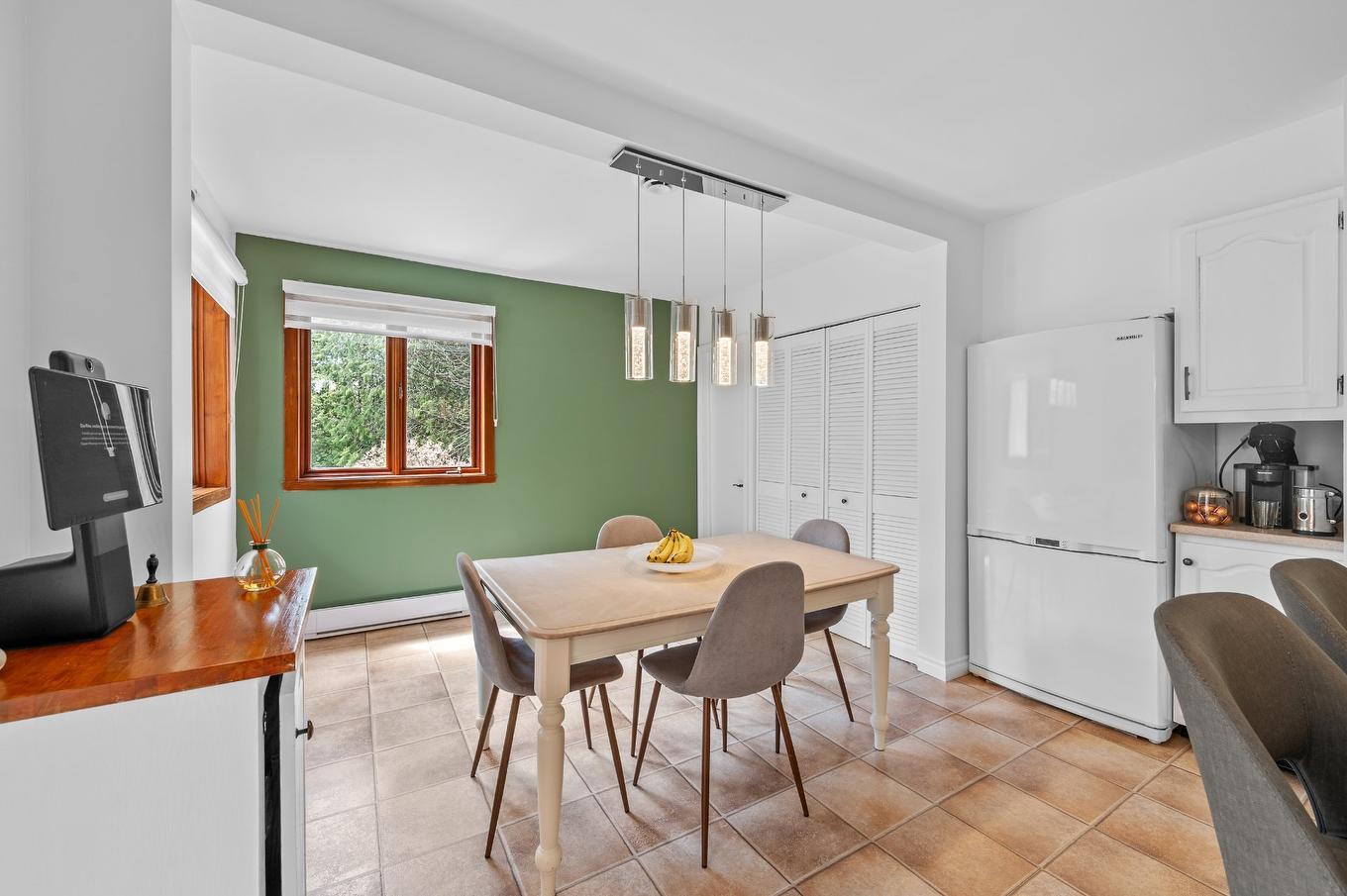 Dining room - 15 Rue Ekers, Sainte-Agathe-Des-Monts, QC - Indoor Photo Showing Dining Room