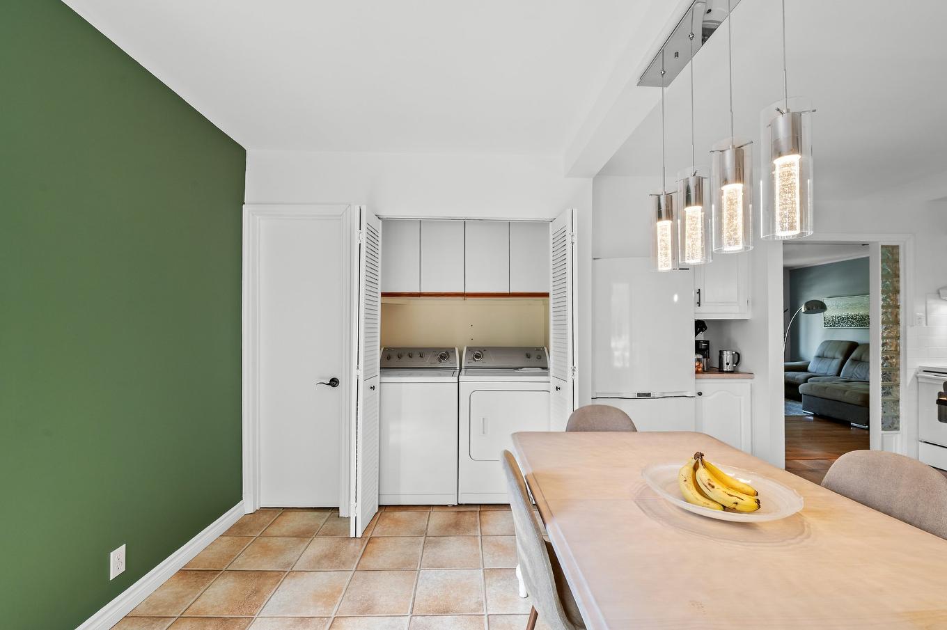 Dining room - 15 Rue Ekers, Sainte-Agathe-Des-Monts, QC - Indoor Photo Showing Laundry Room