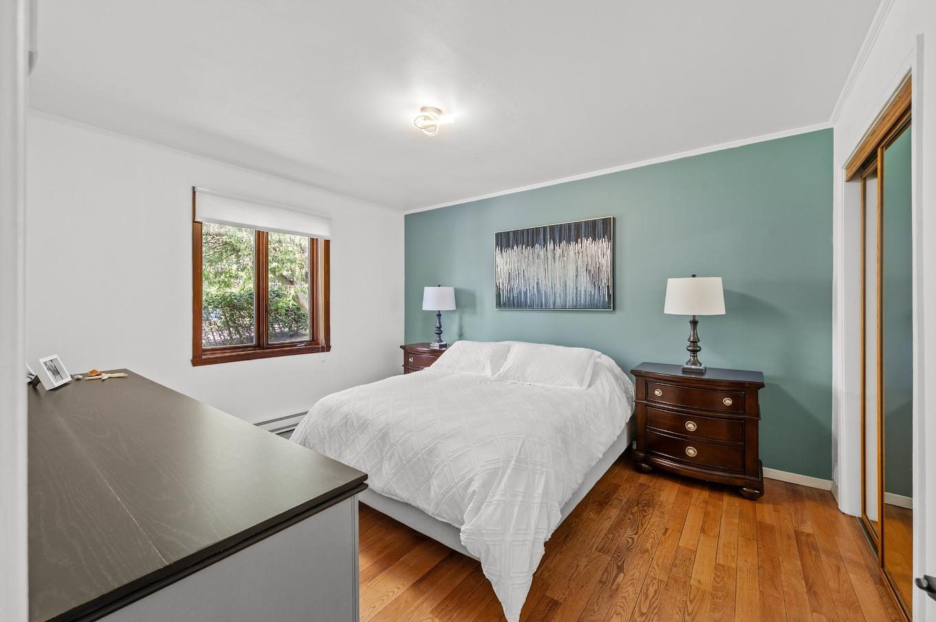 Primary bedroom - 15 Rue Ekers, Sainte-Agathe-Des-Monts, QC - Indoor Photo Showing Bedroom