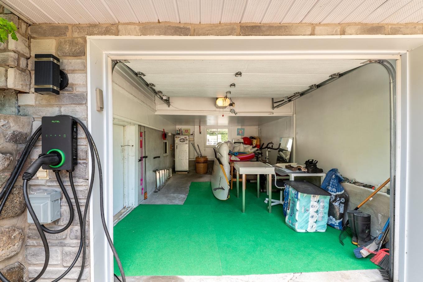 Garage - 15 Rue Ekers, Sainte-Agathe-Des-Monts, QC - Indoor