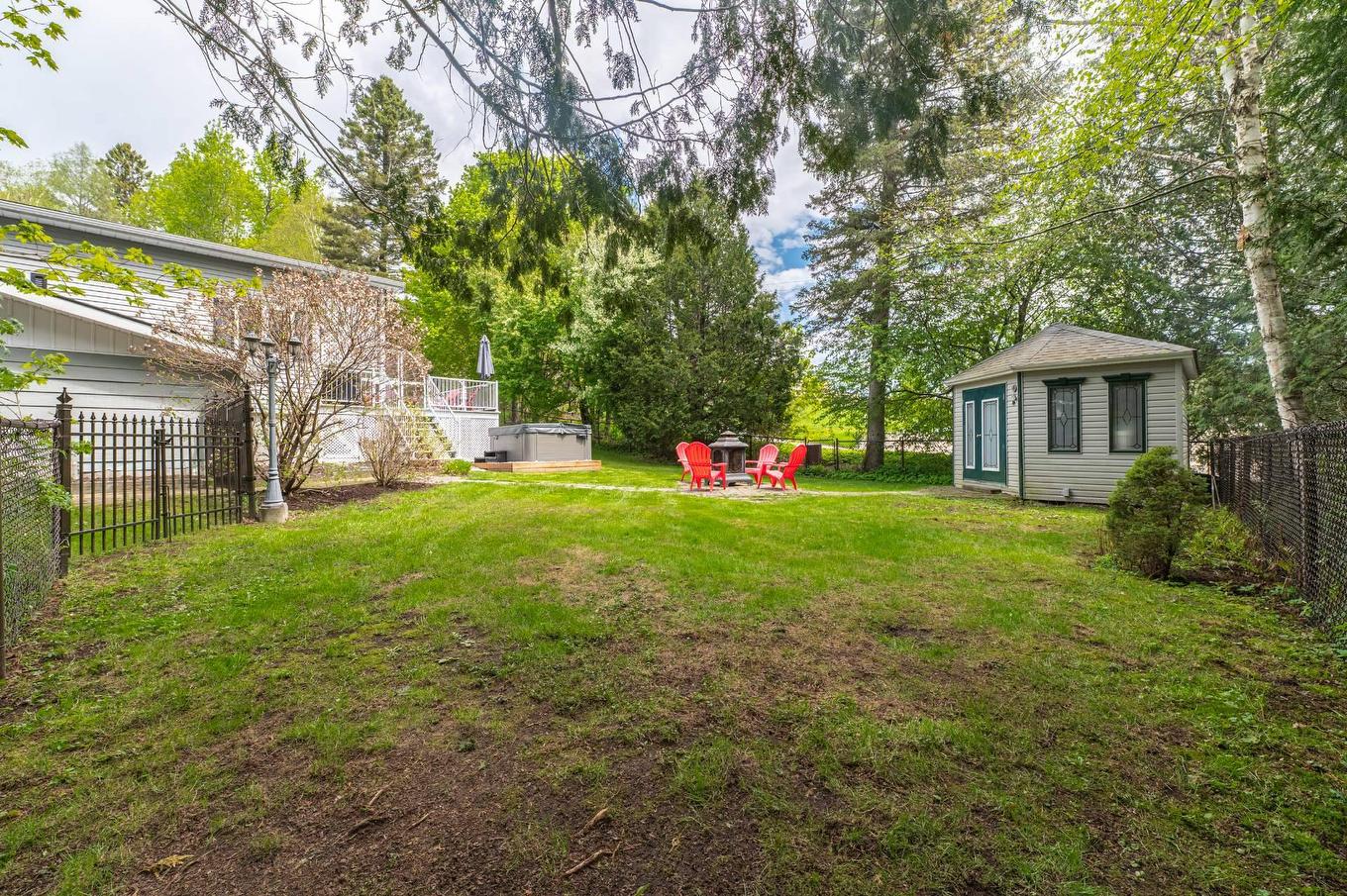 Backyard - 15 Rue Ekers, Sainte-Agathe-Des-Monts, QC - Outdoor