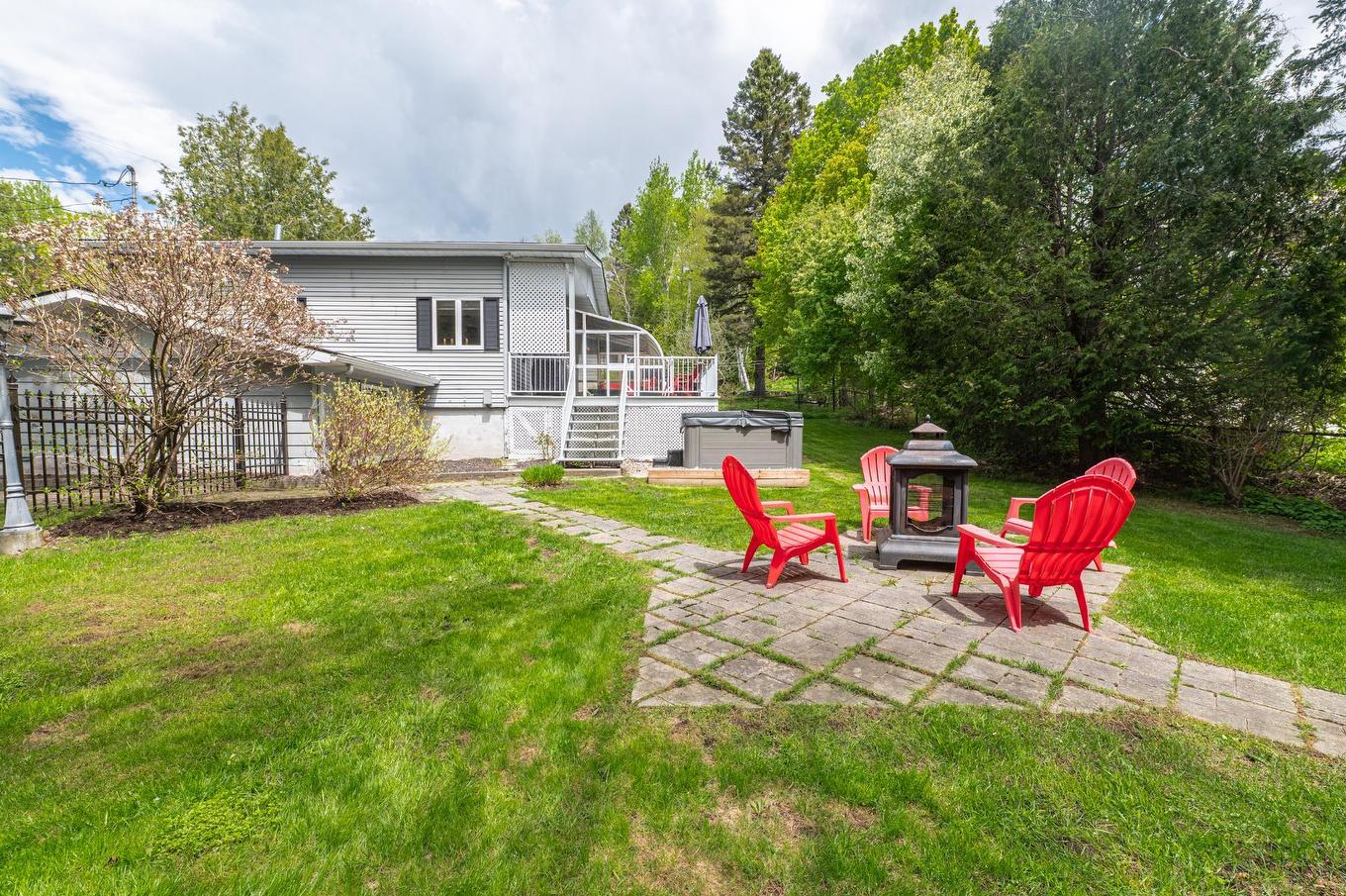 Backyard - 15 Rue Ekers, Sainte-Agathe-Des-Monts, QC - Outdoor