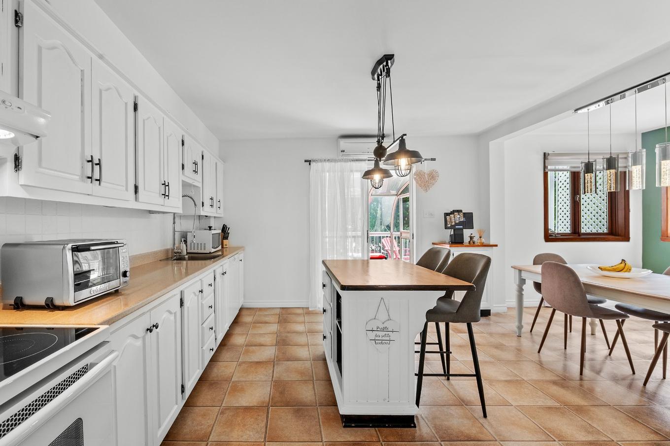 Kitchen - 15 Rue Ekers, Sainte-Agathe-Des-Monts, QC - Indoor Photo Showing Other Room