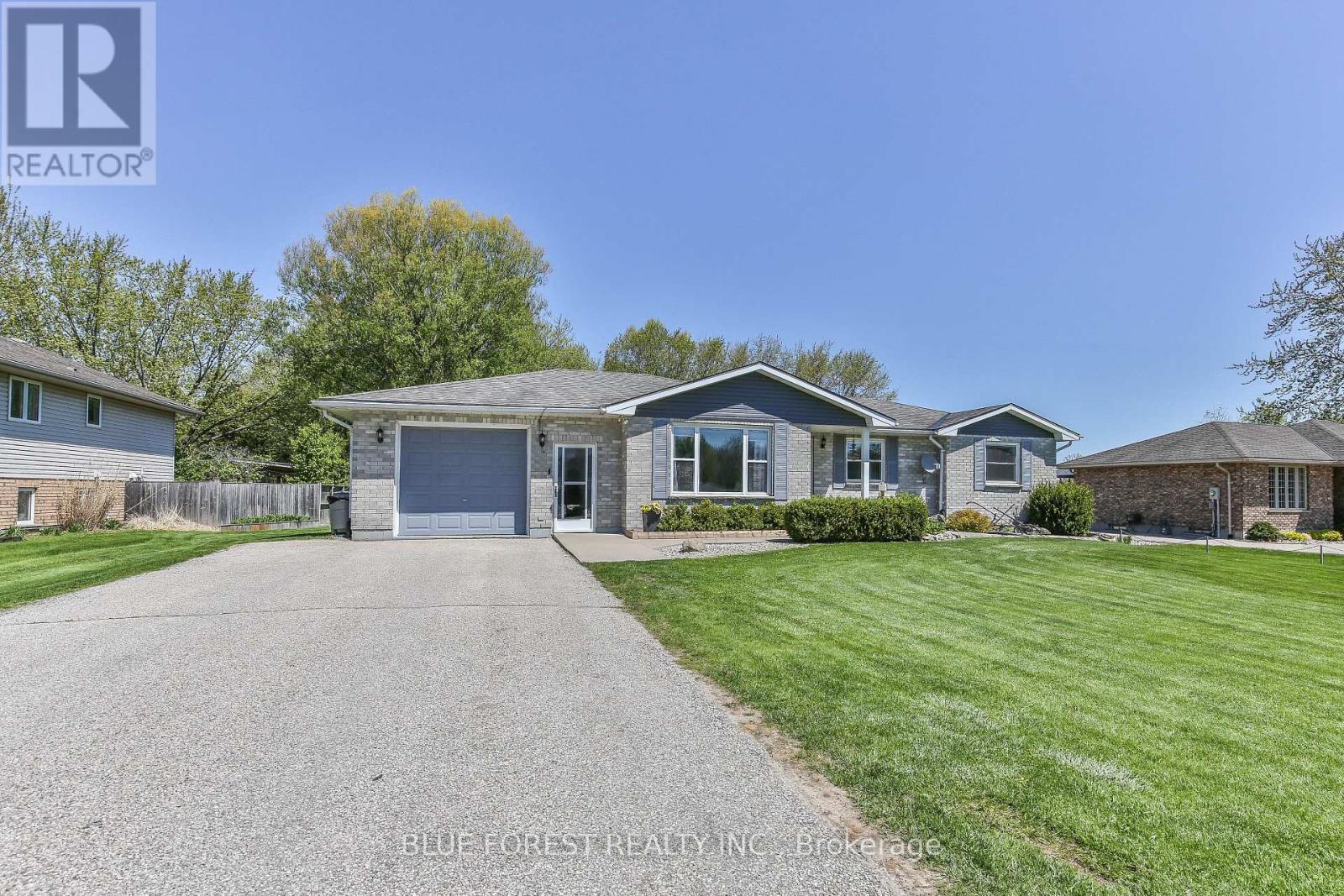 50000 Dingle Street, Malahide, ON - Outdoor With Facade