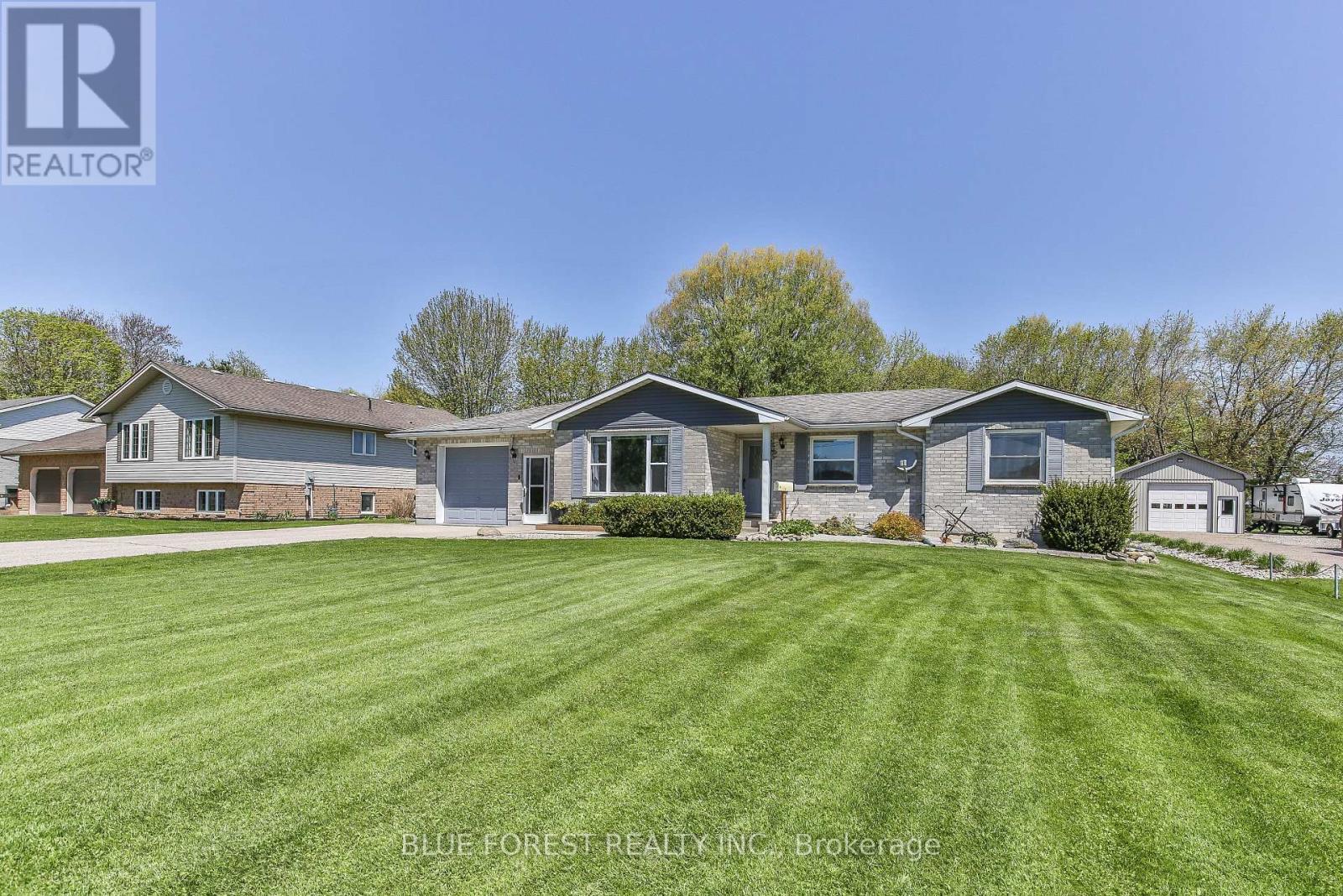 50000 Dingle Street, Malahide, ON - Outdoor With Facade