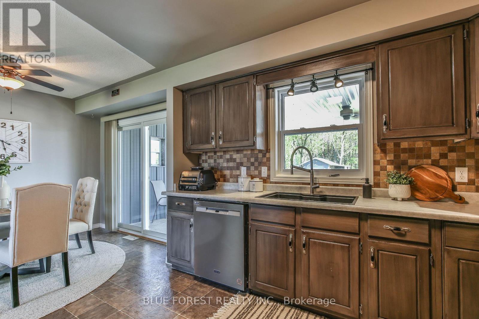 50000 Dingle Street, Malahide, ON - Indoor Photo Showing Kitchen With Double Sink