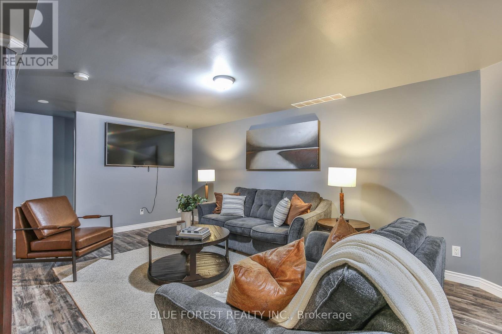 50000 Dingle Street, Malahide, ON - Indoor Photo Showing Living Room