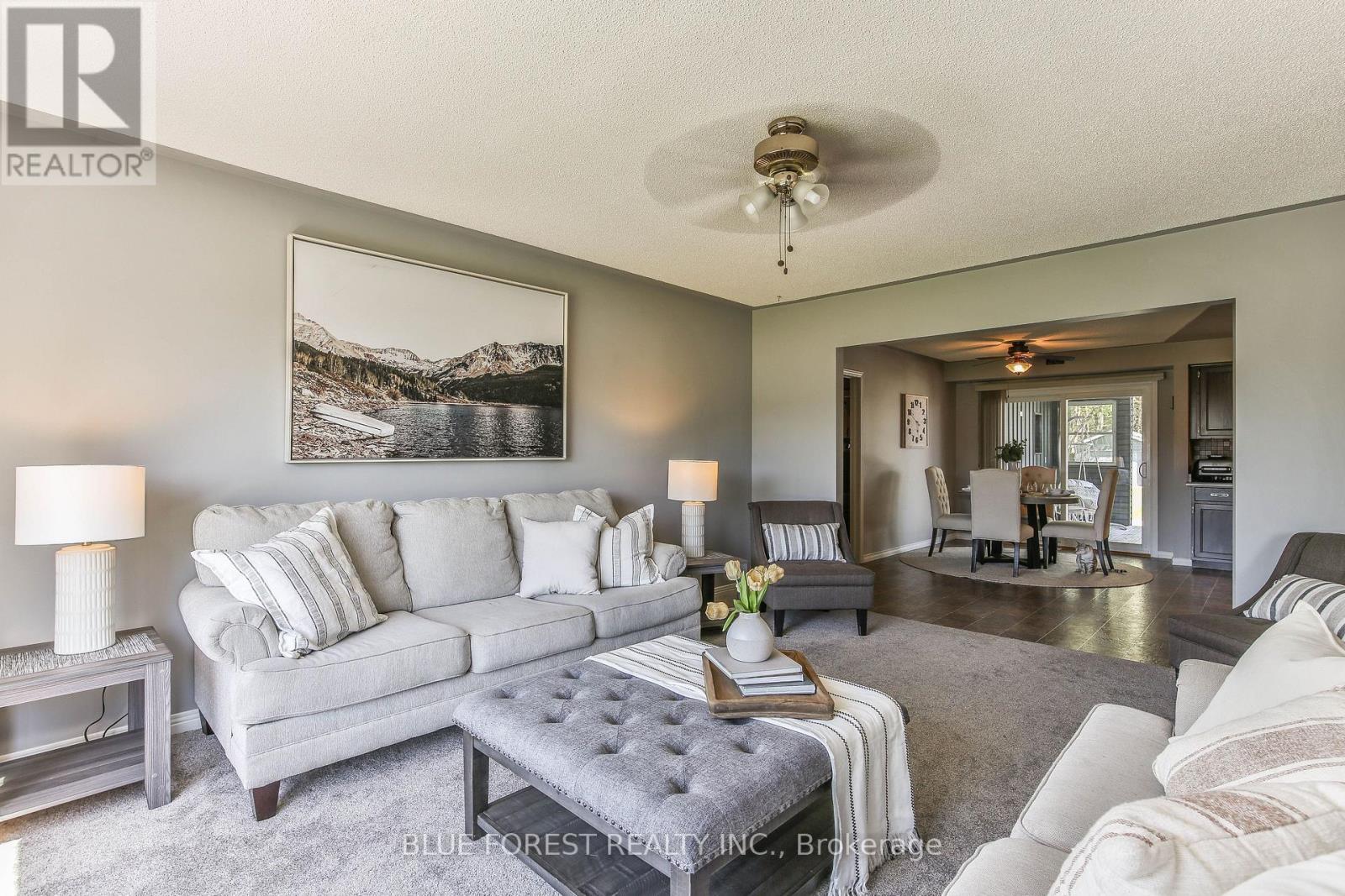 50000 Dingle Street, Malahide, ON - Indoor Photo Showing Living Room