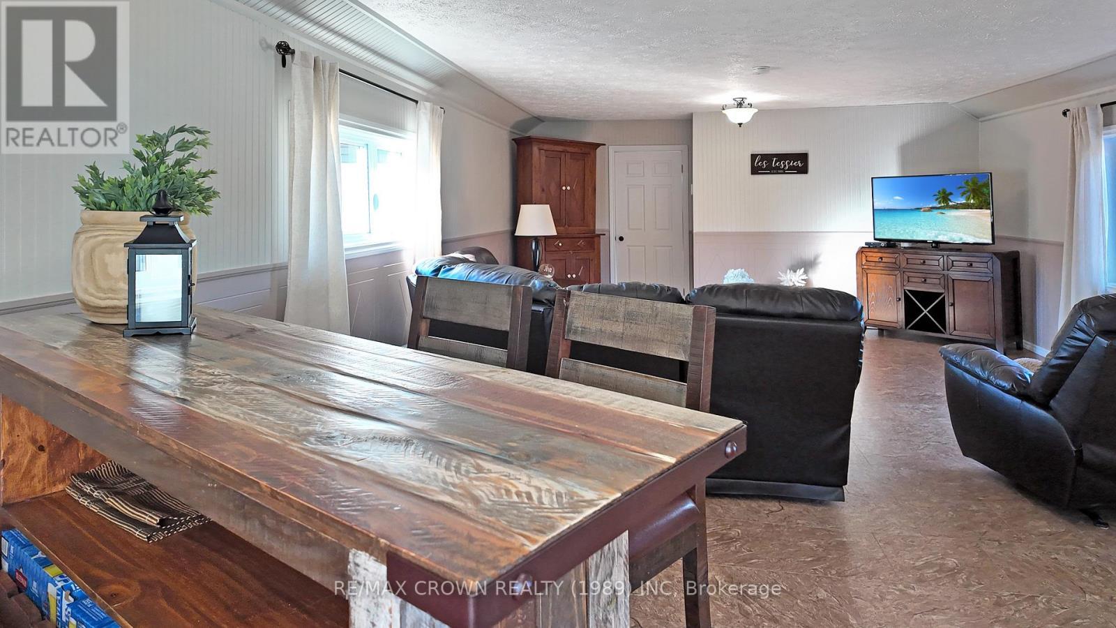 2027 Highway 11 W, Hearst, ON - Indoor