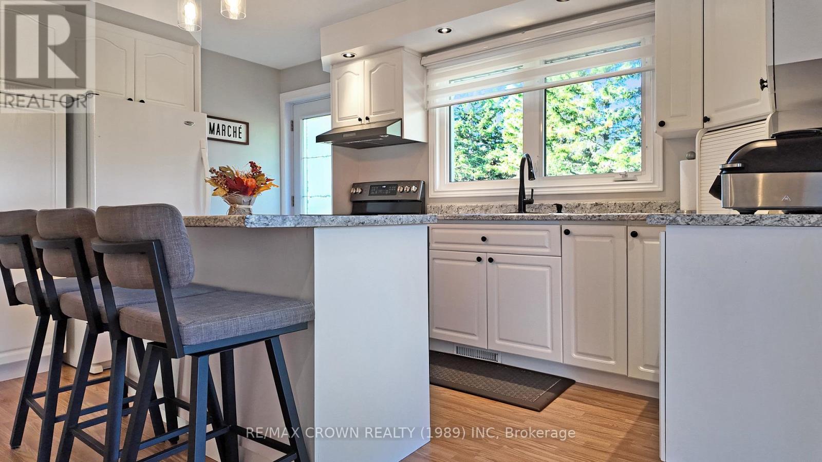 2027 Highway 11 W, Hearst, ON - Indoor