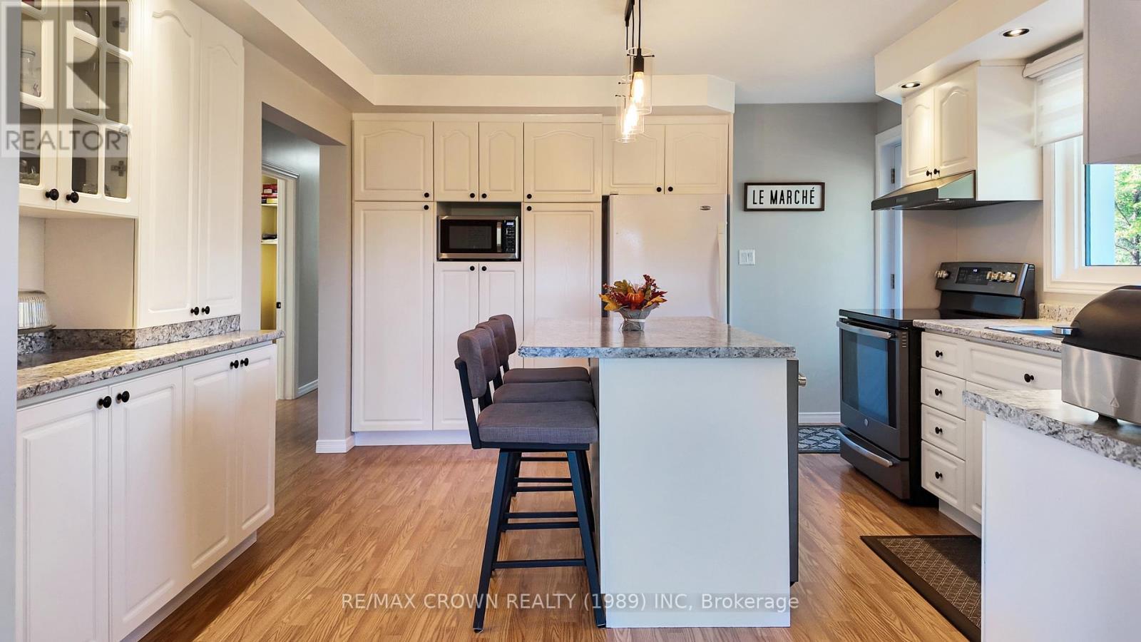 2027 Highway 11 W, Hearst, ON - Indoor Photo Showing Kitchen