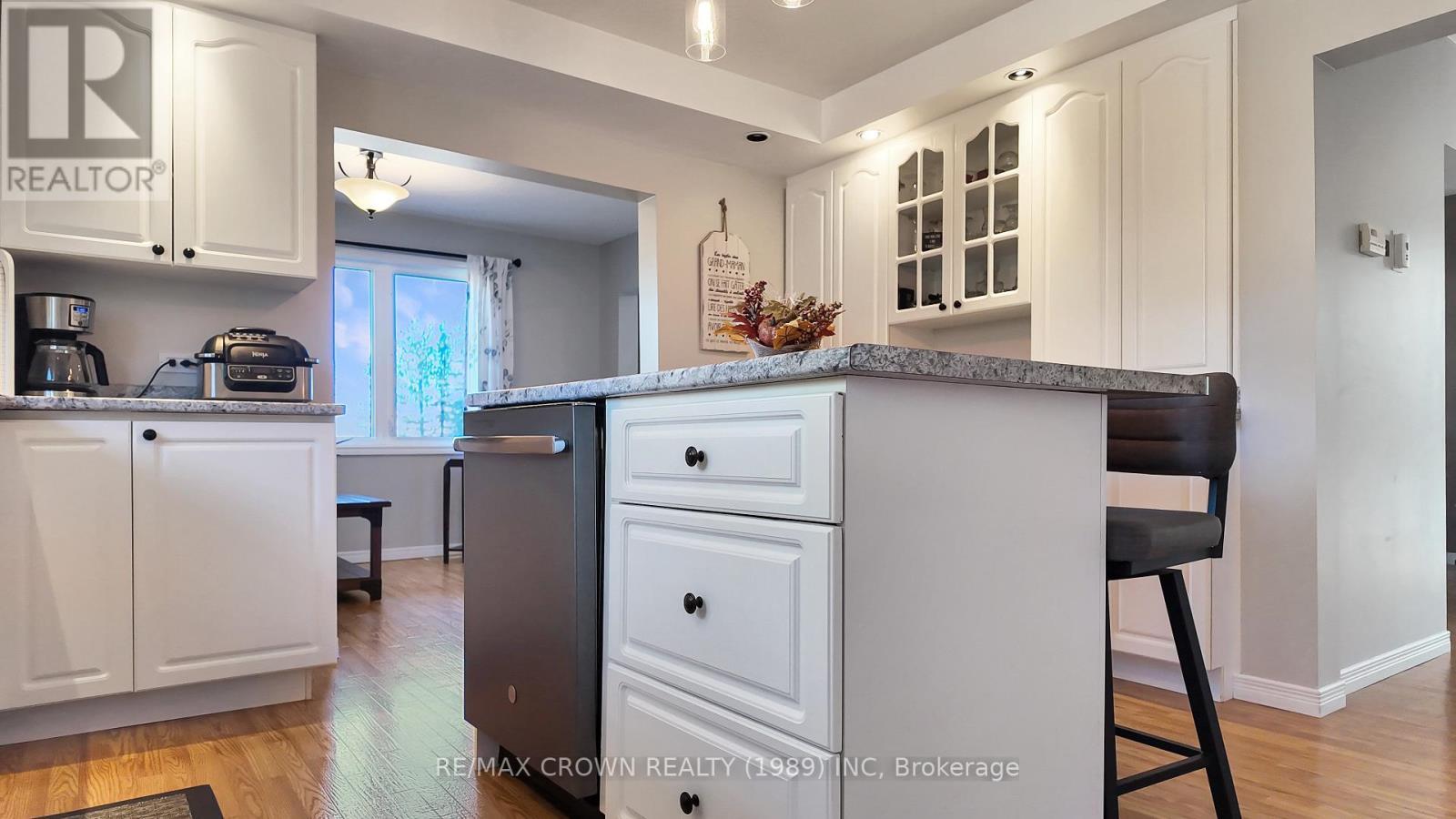 2027 Highway 11 W, Hearst, ON - Indoor Photo Showing Kitchen