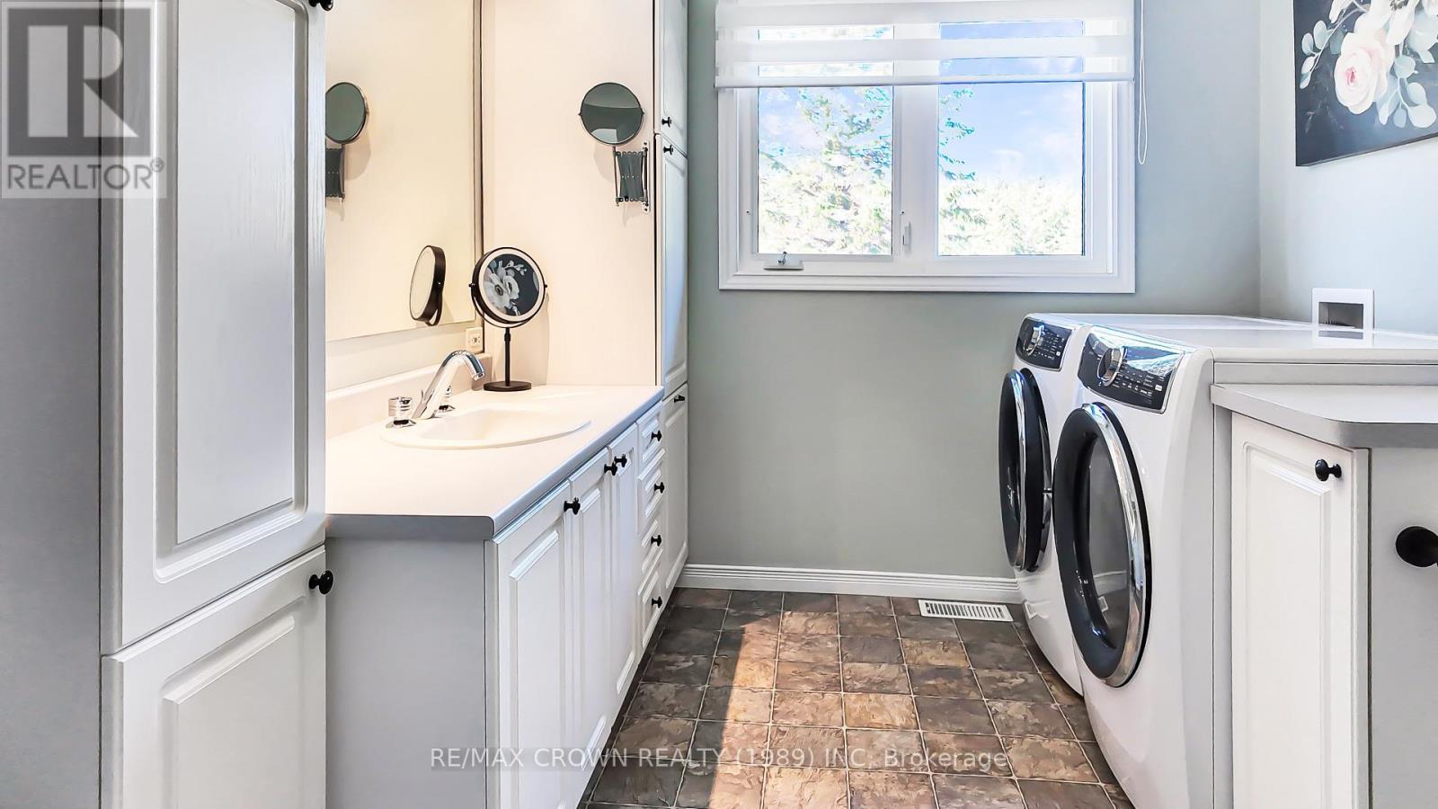 2027 Highway 11 W, Hearst, ON - Indoor Photo Showing Laundry Room