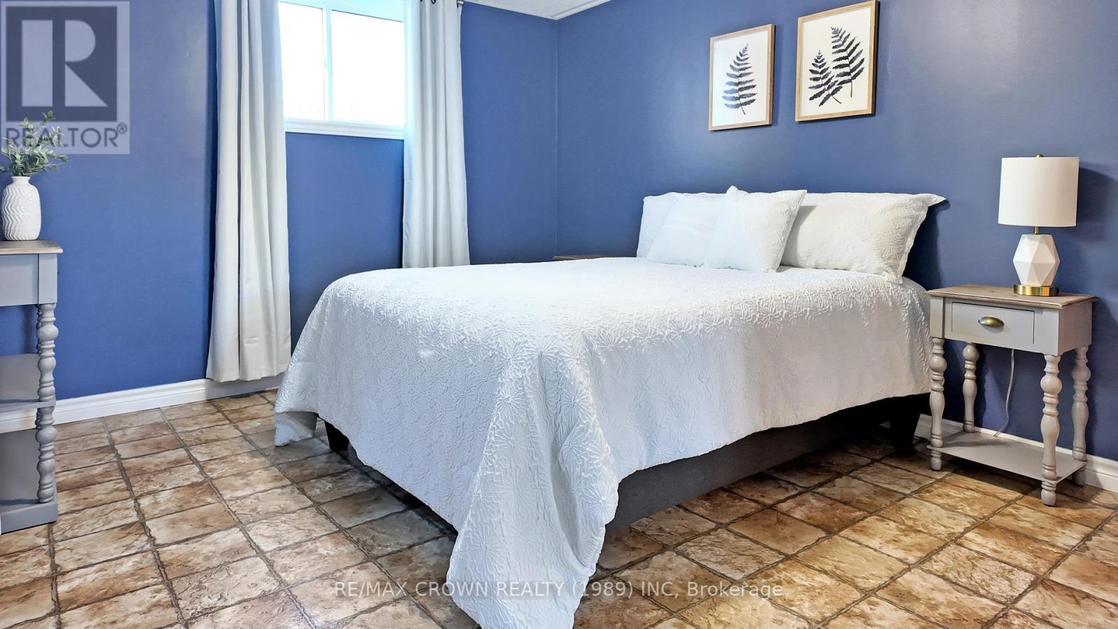 2027 Highway 11 W, Hearst, ON - Indoor Photo Showing Bedroom