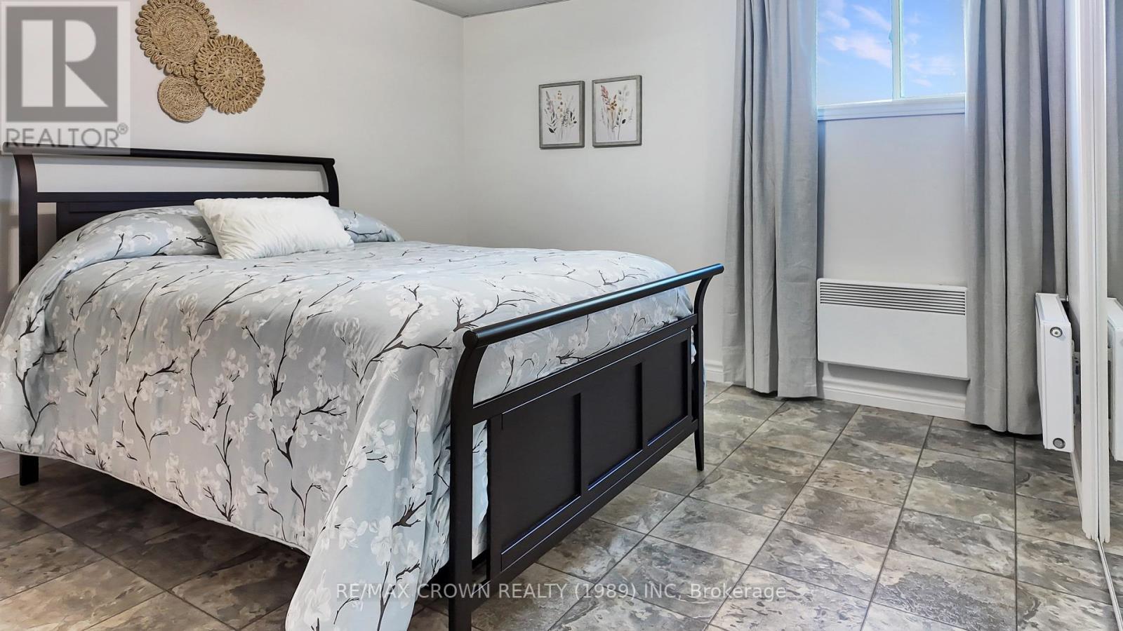 2027 Highway 11 W, Hearst, ON - Indoor Photo Showing Bedroom