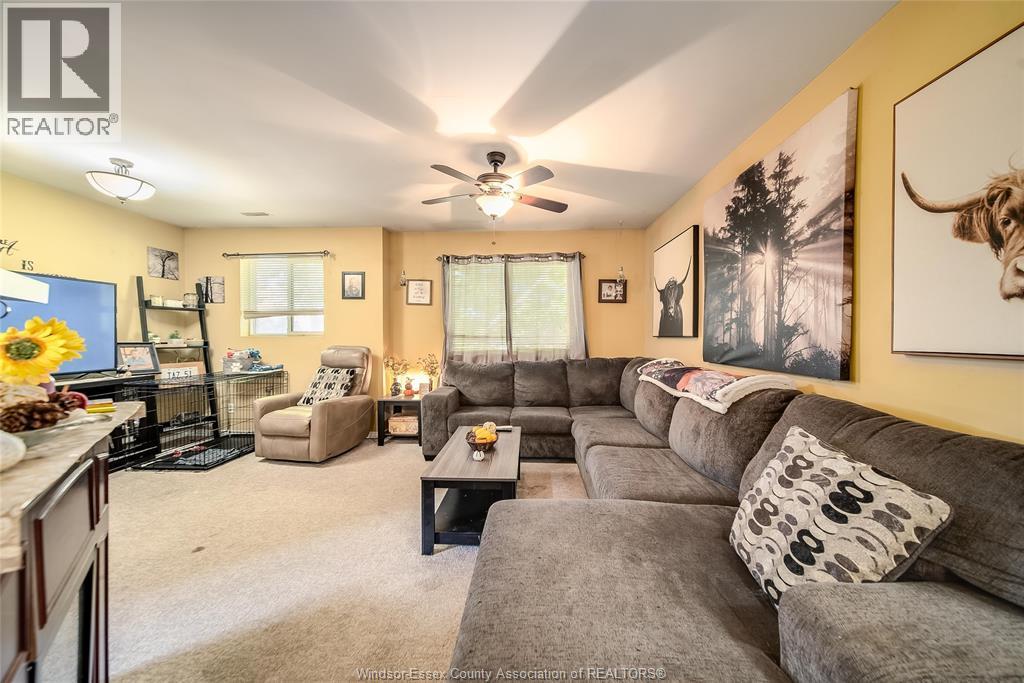 1970 Daytona, Windsor, ON - Indoor Photo Showing Living Room