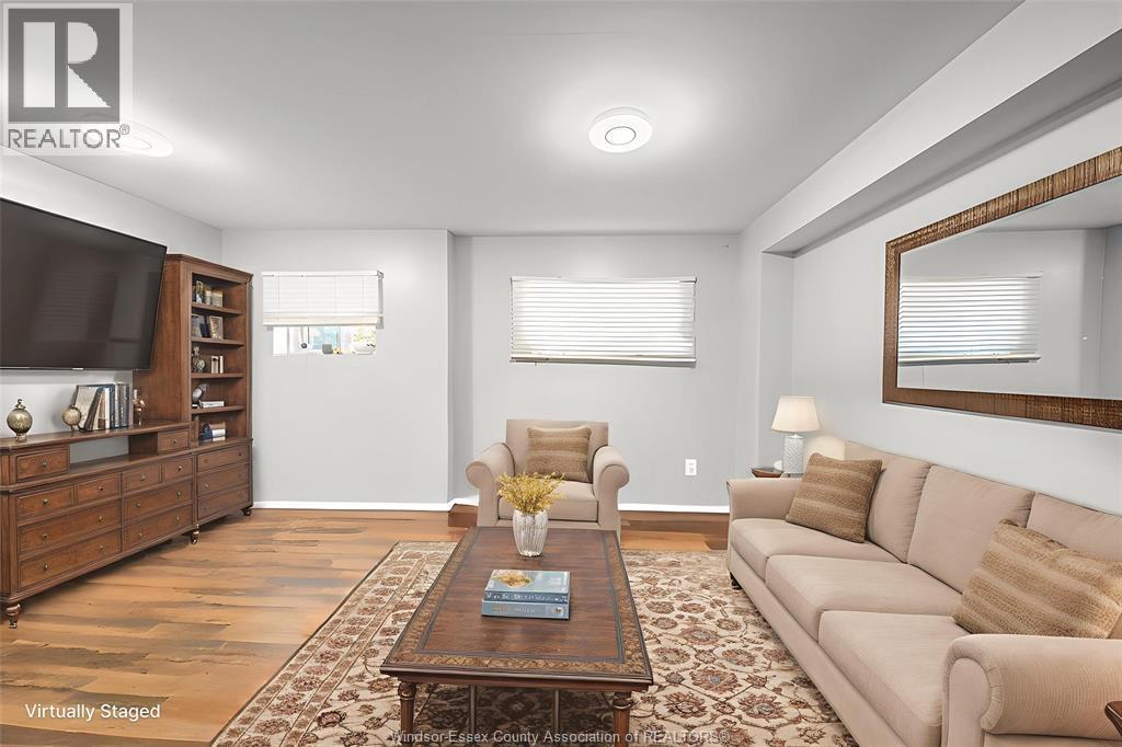 1970 Daytona, Windsor, ON - Indoor Photo Showing Living Room