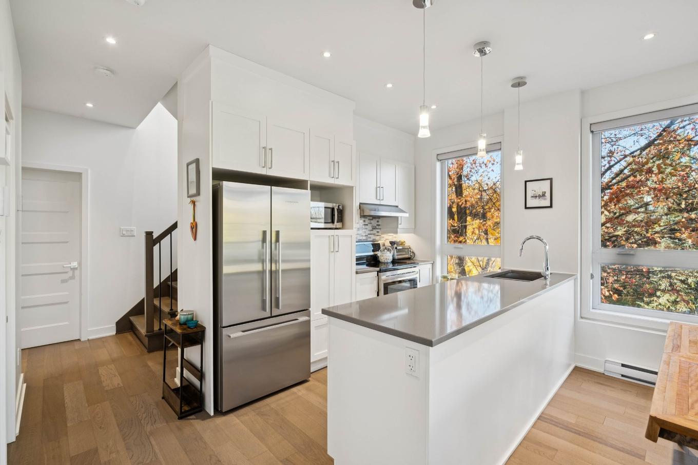 Cuisine - 201-14692 Boul. Gouin O., Montréal (Pierrefonds-Roxboro), QC - Indoor Photo Showing Kitchen With Upgraded Kitchen