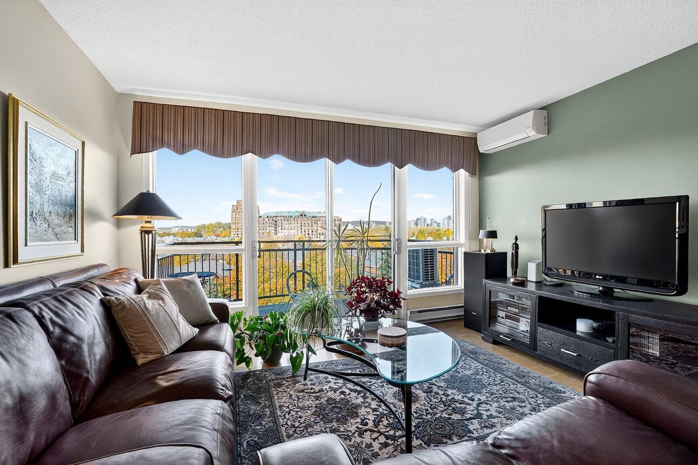 Salon - 603-755 Rue De La Noue, Montréal (Verdun/Île-Des-Soeurs), QC - Indoor Photo Showing Living Room