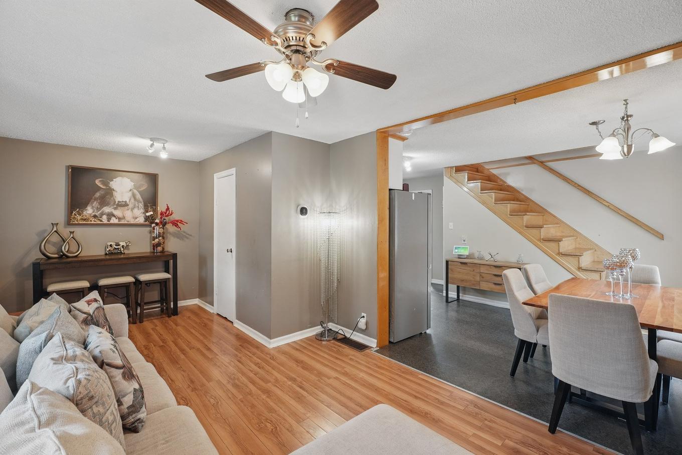 Salon - 12 Boul. Lorrain, Gatineau (Gatineau), QC - Indoor