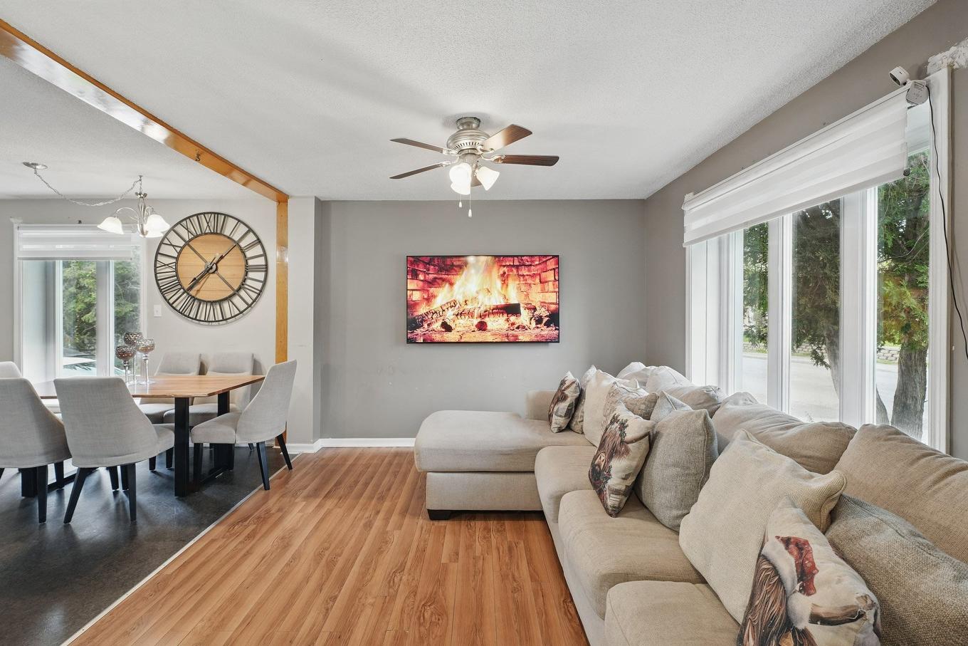 Salon - 12 Boul. Lorrain, Gatineau (Gatineau), QC - Indoor