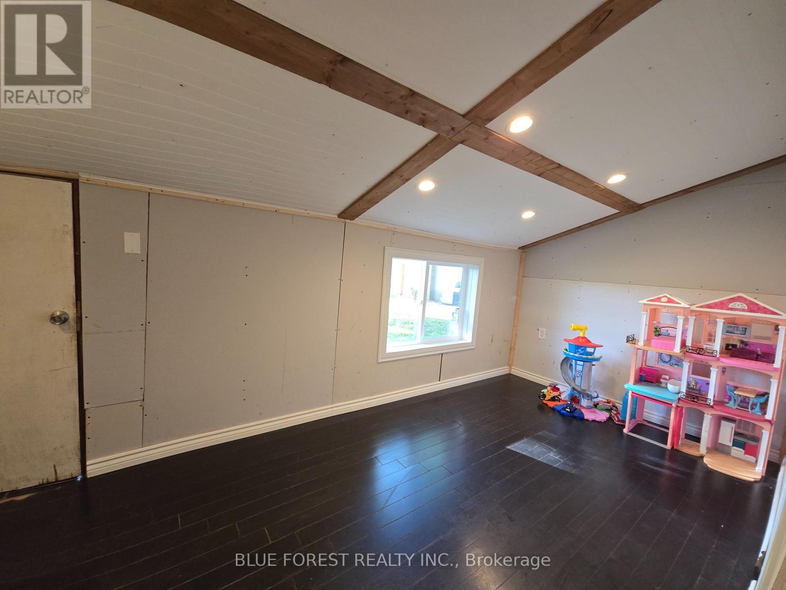 138 Centre Street, West Elgin (Rodney), ON - Indoor Photo Showing Other Room