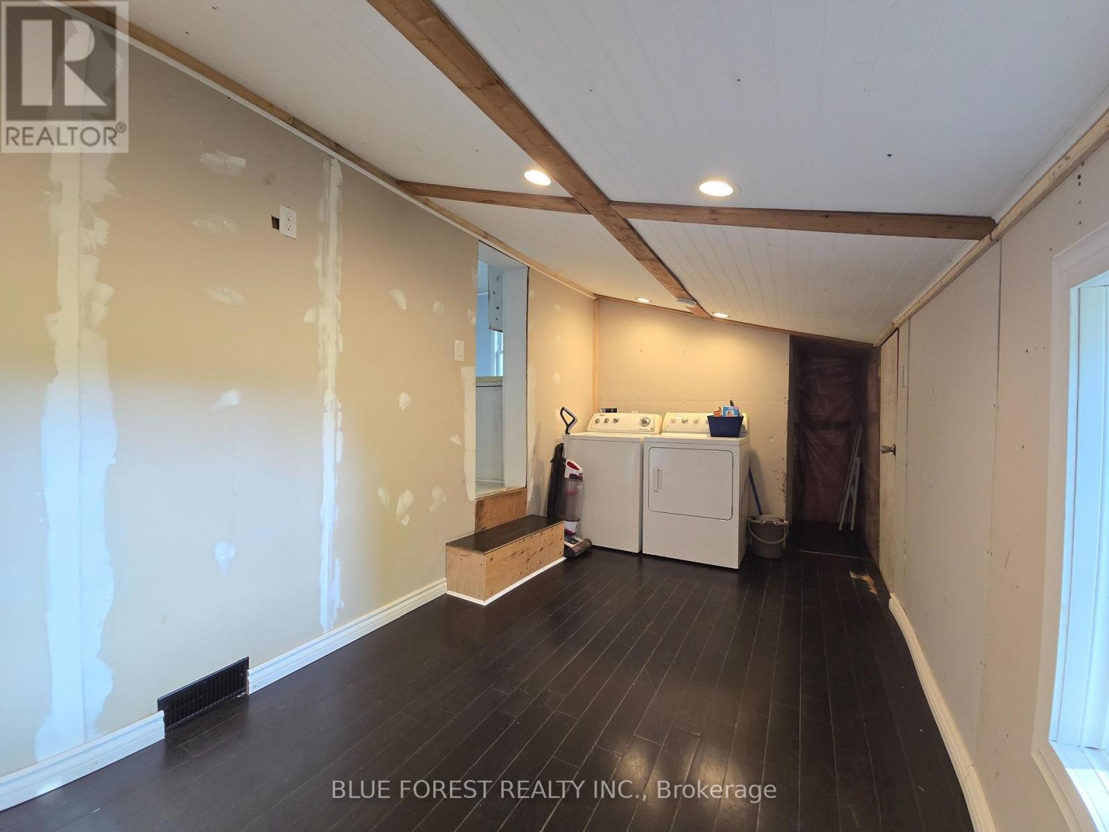 138 Centre Street, West Elgin (Rodney), ON - Indoor