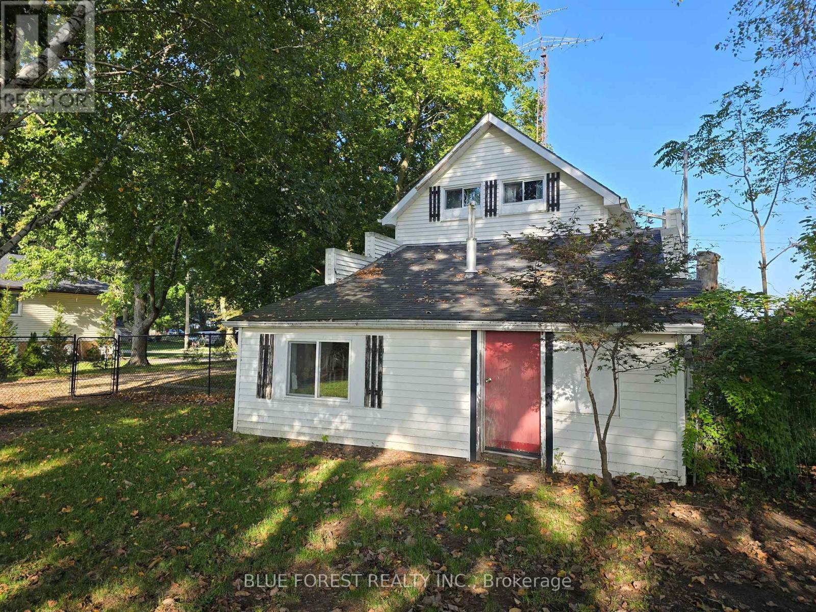 138 Centre Street, West Elgin (Rodney), ON - Outdoor