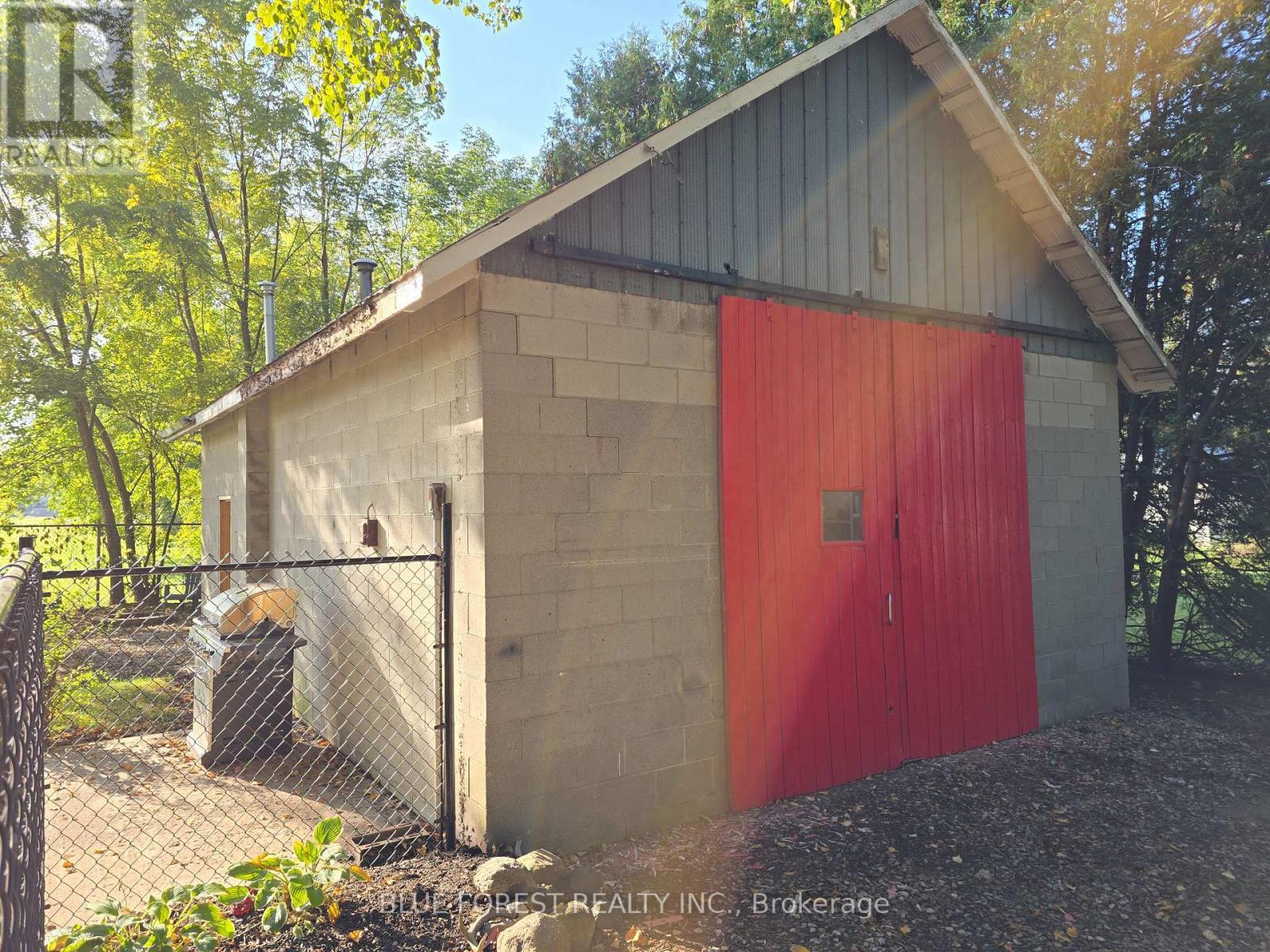 138 Centre Street, West Elgin (Rodney), ON - Outdoor With Exterior