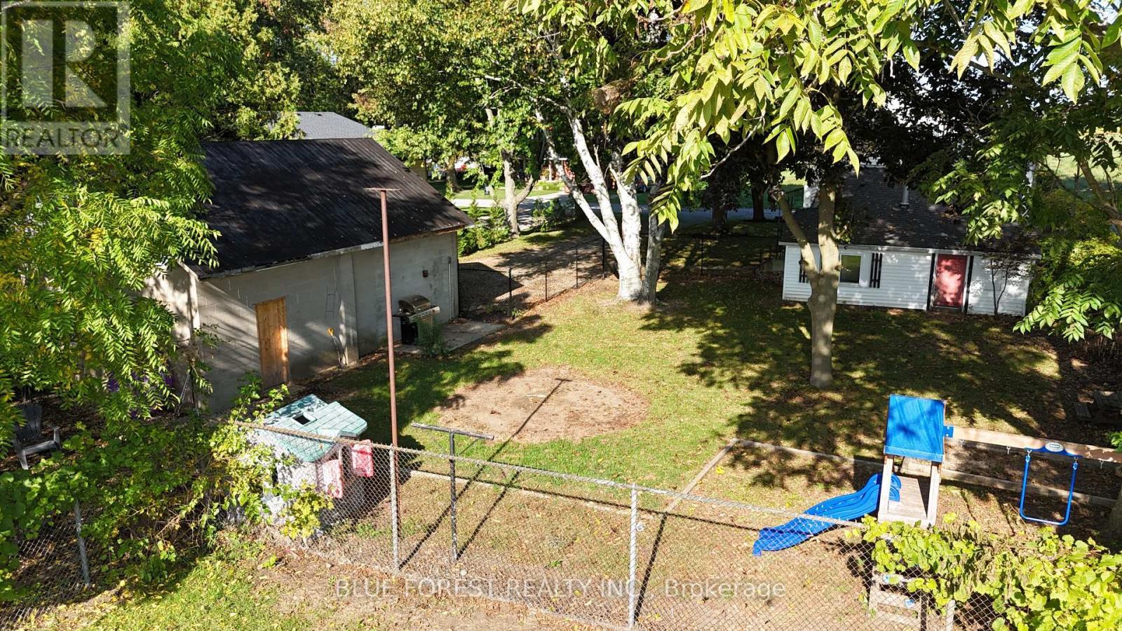 138 Centre Street, West Elgin (Rodney), ON - Outdoor