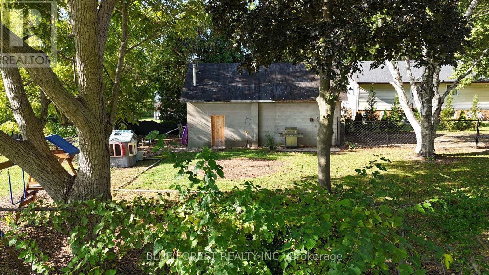 138 Centre Street, West Elgin (Rodney), ON - Outdoor