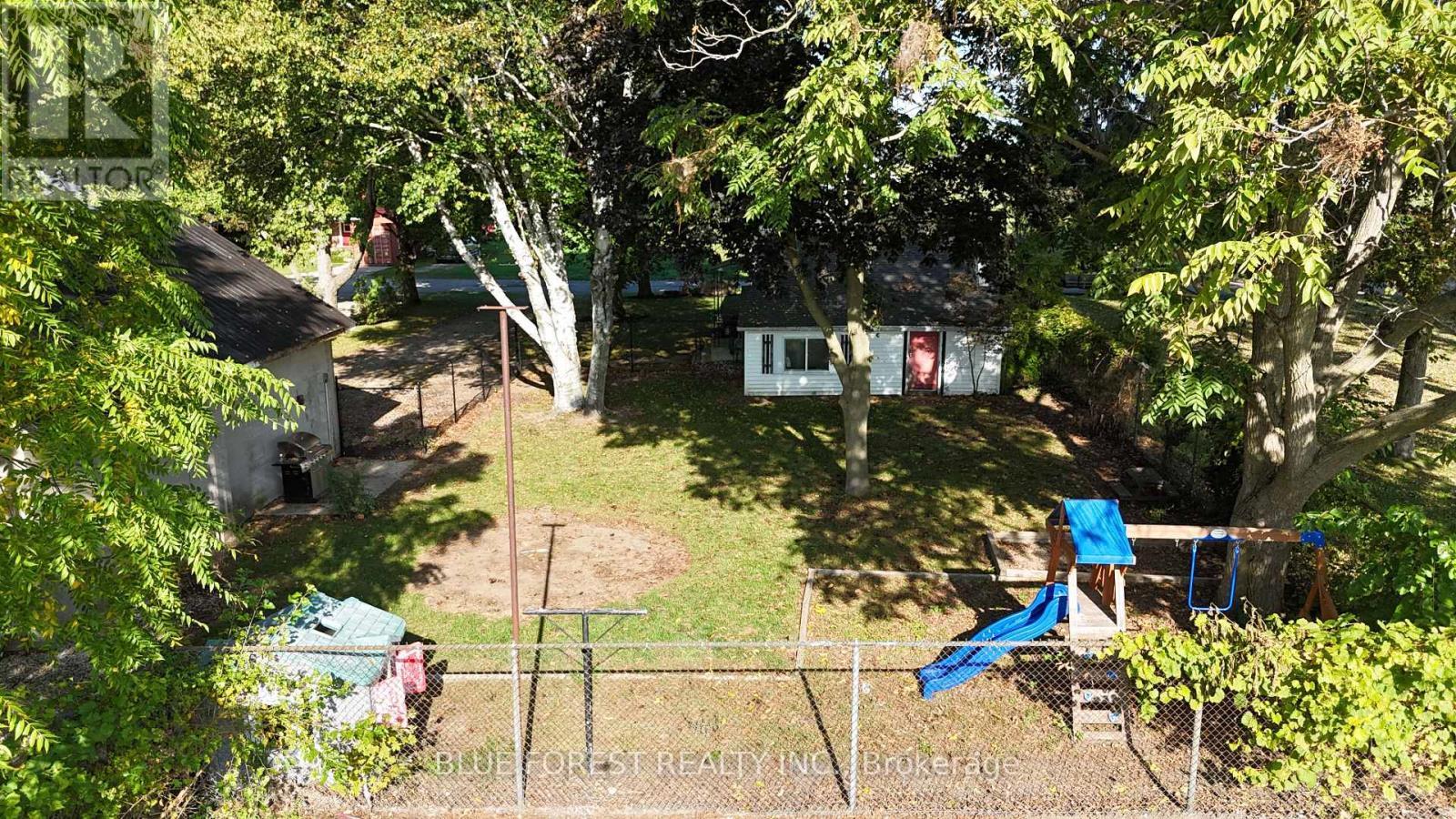 138 Centre Street, West Elgin (Rodney), ON - Outdoor