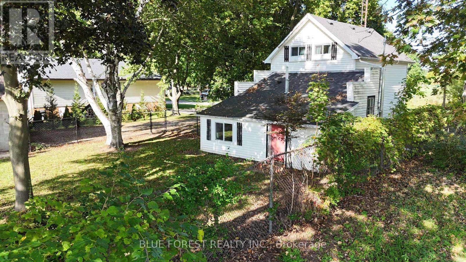 138 Centre Street, West Elgin (Rodney), ON - Outdoor