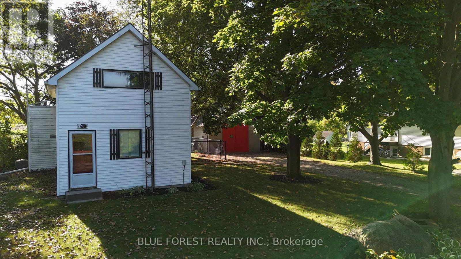 138 Centre Street, West Elgin (Rodney), ON - Outdoor