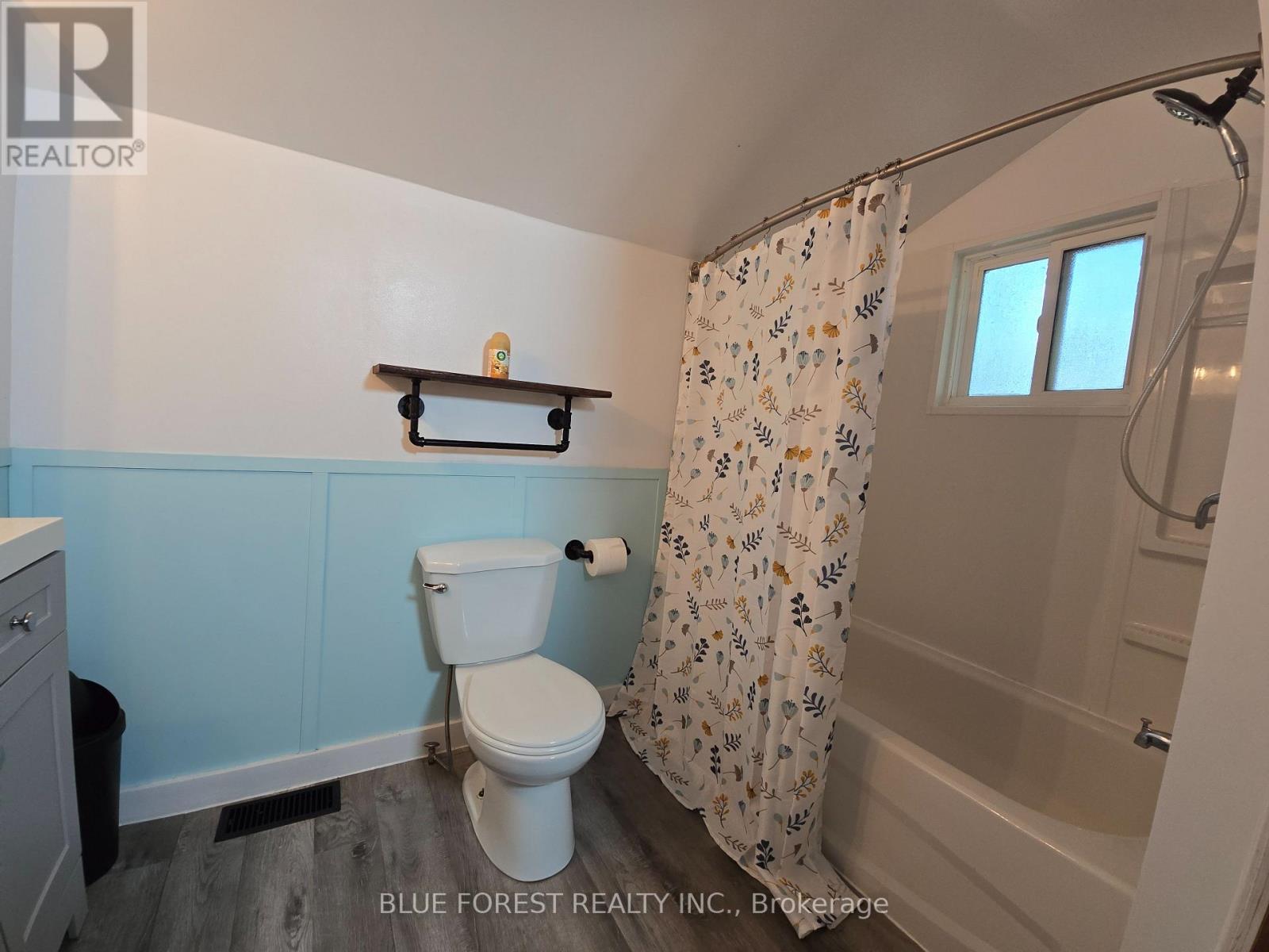 138 Centre Street, West Elgin (Rodney), ON - Indoor Photo Showing Bathroom