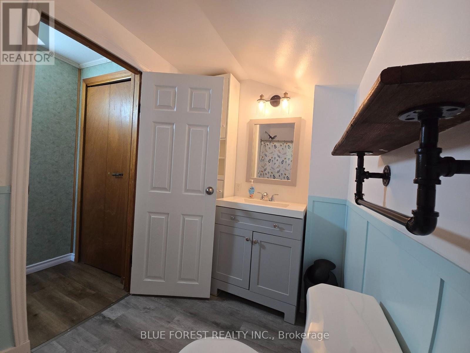 138 Centre Street, West Elgin (Rodney), ON - Indoor Photo Showing Bathroom