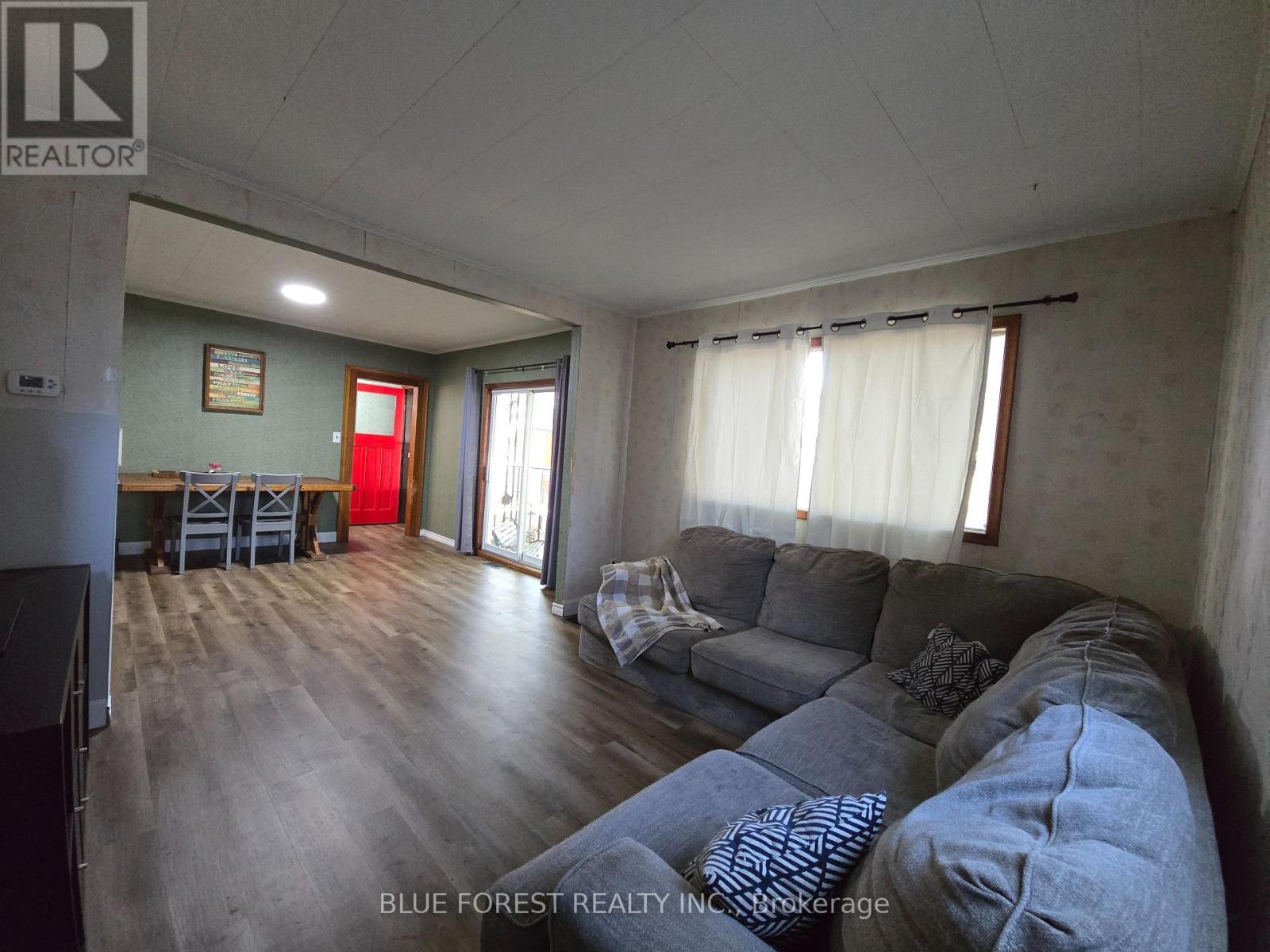 138 Centre Street, West Elgin (Rodney), ON - Indoor Photo Showing Other Room