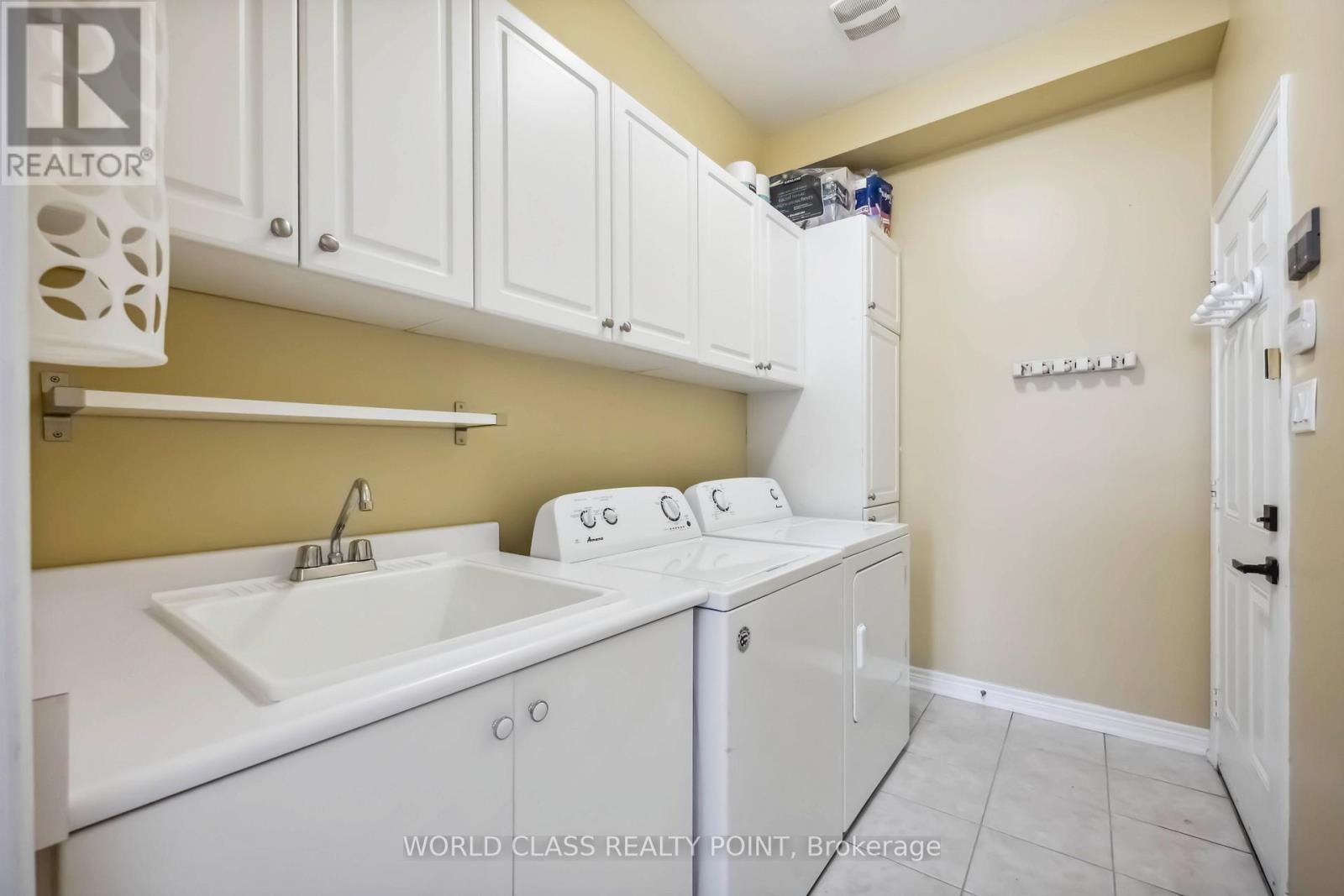 131 Lormel Gate, Vaughan, ON - Indoor Photo Showing Laundry Room