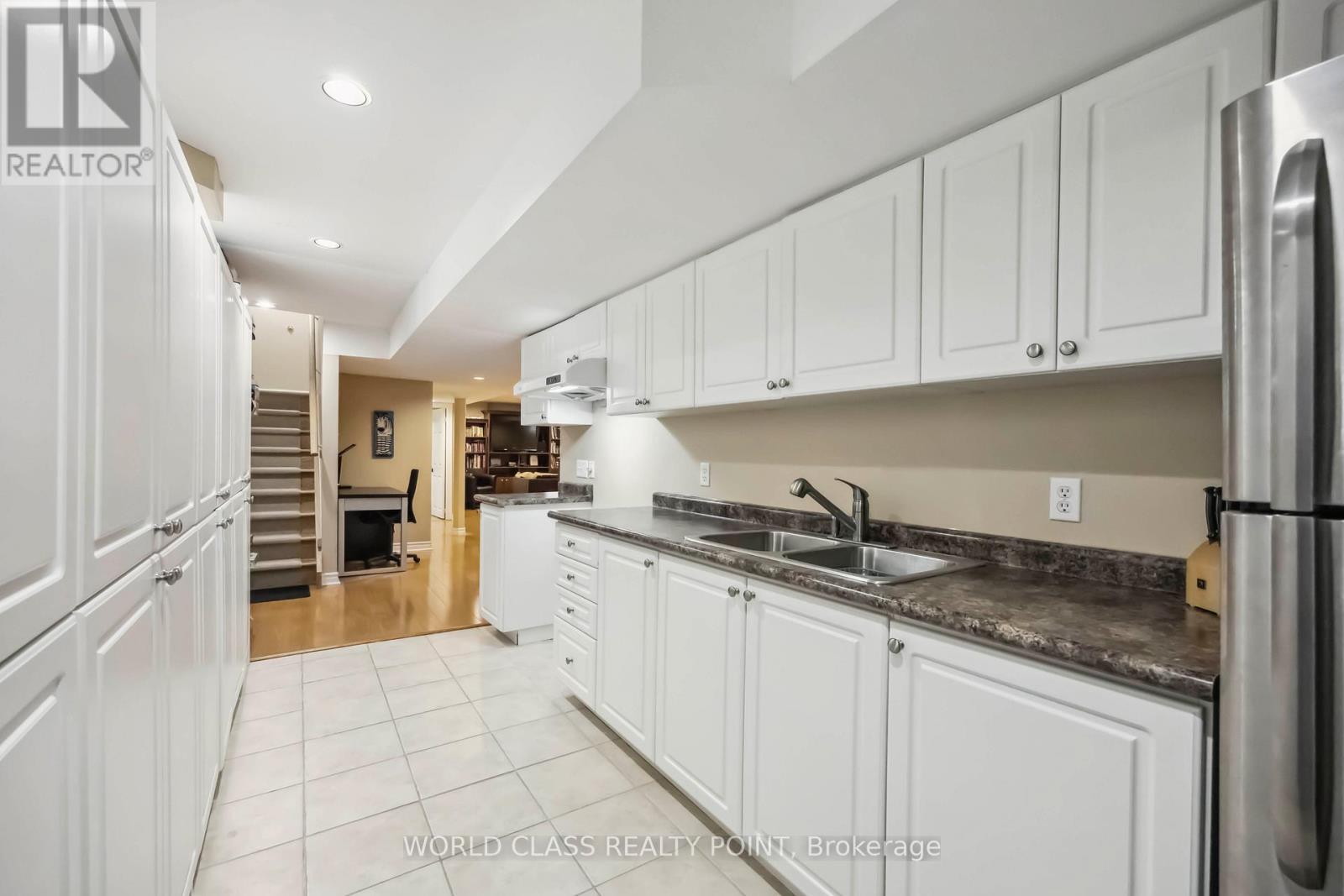 131 Lormel Gate, Vaughan, ON - Indoor Photo Showing Kitchen With Stainless Steel Kitchen With Double Sink