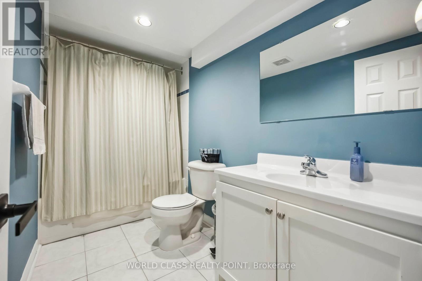 131 Lormel Gate, Vaughan, ON - Indoor Photo Showing Bathroom