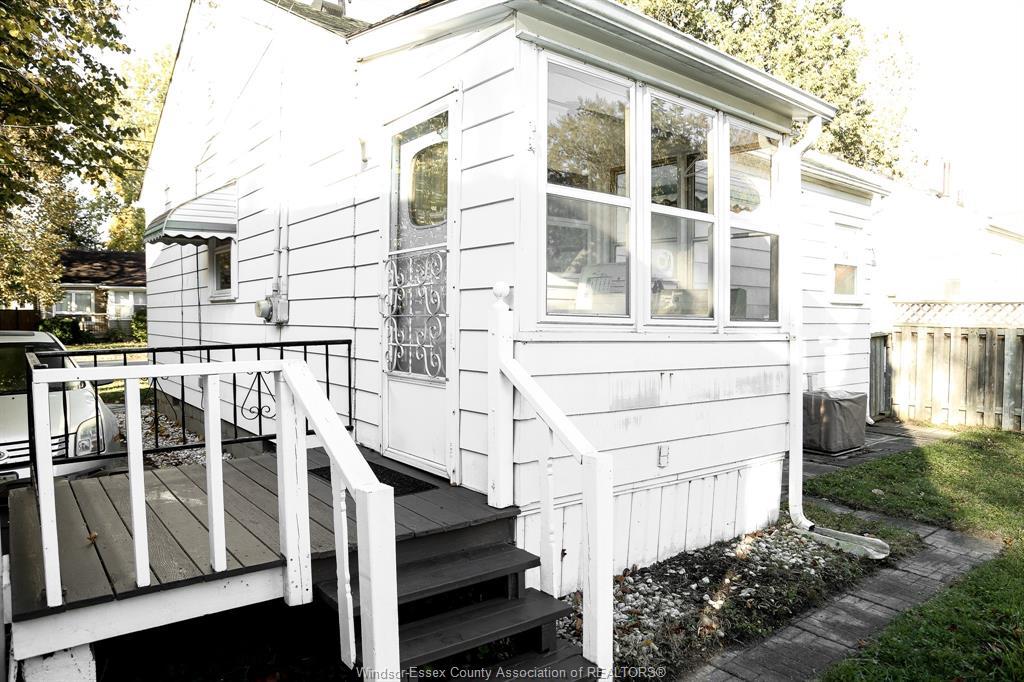 1922 Central, Windsor, ON