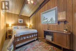 1033 Bayview Point Road, Lake Of Bays (Ridout), ON - Indoor Photo Showing Bedroom