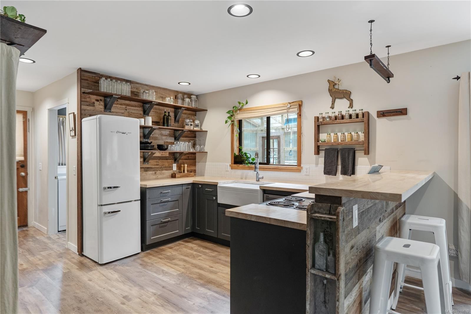 338 Walkers Hook Rd, Salt Spring, BC