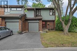 8 CHISHOLM COURT  Ottawa, ON K2K 1E2