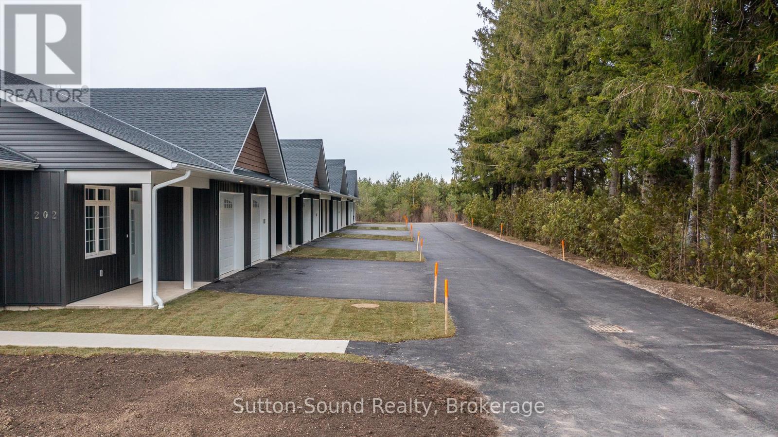 5 - 202 Queen Street W, South Bruce Peninsula, ON - Outdoor