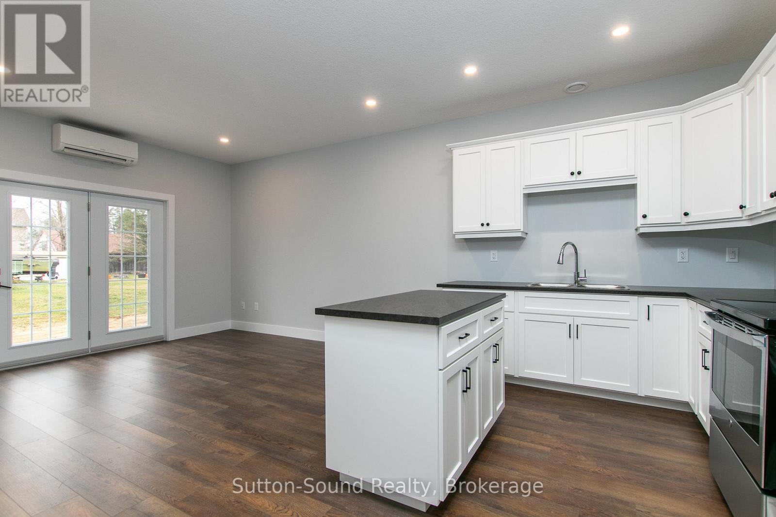 5 - 202 Queen Street W, South Bruce Peninsula, ON - Indoor Photo Showing Kitchen With Upgraded Kitchen
